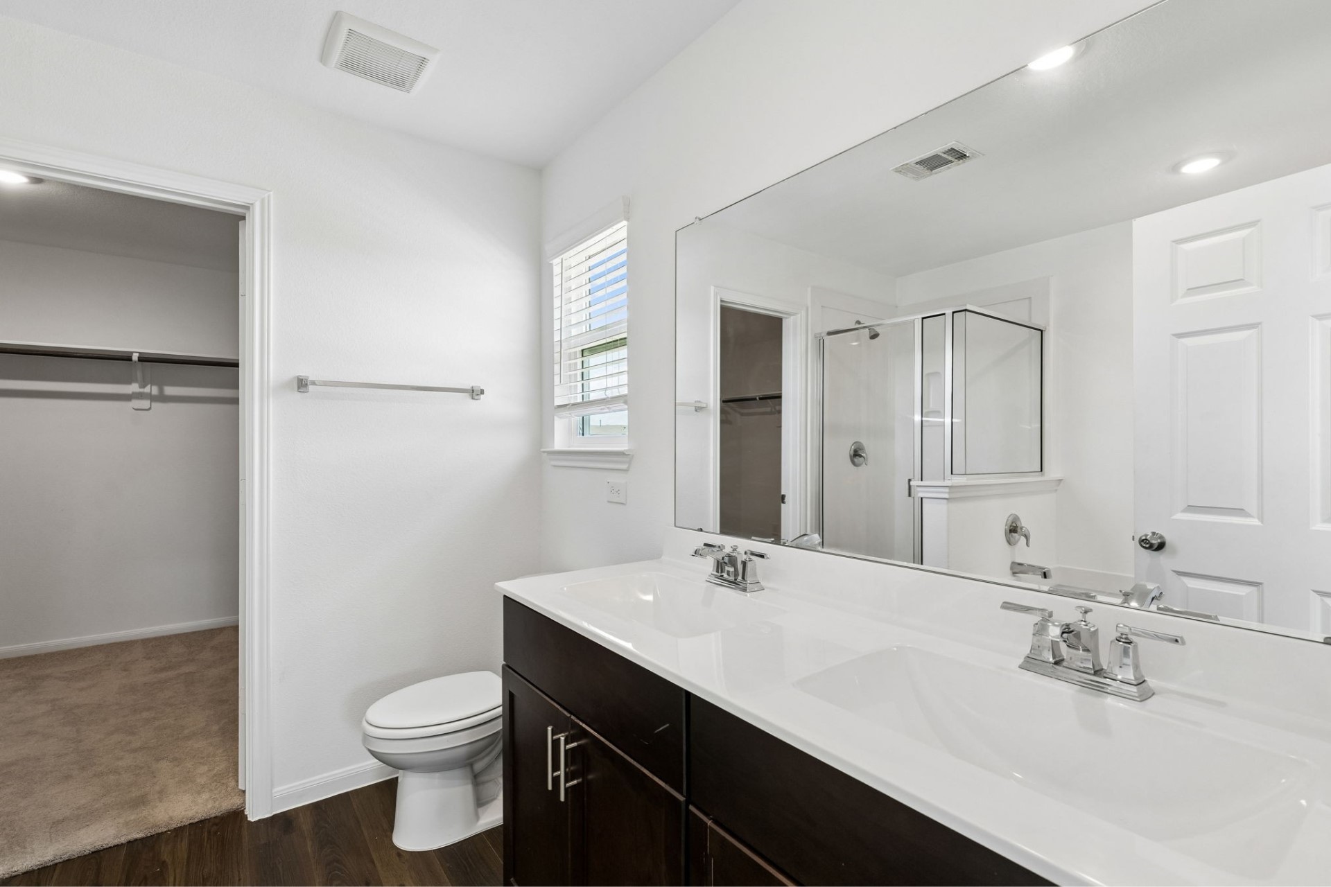 7329 Madison Commons Lane Houston, TX 77075 - Photo 11 of 17 Primary Bathroom