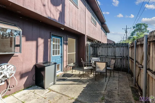 $1,550 | 956 Ridgepoint Court, Unit 15C, Baton Rouge, LA 70810