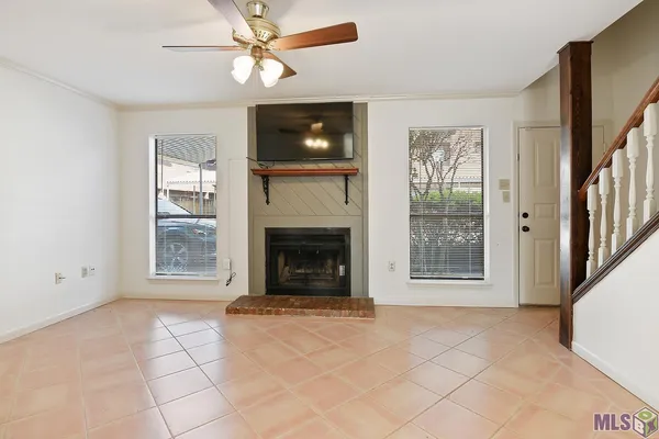 $1,550 | 956 Ridgepoint Court, Unit 15C, Baton Rouge, LA 70810