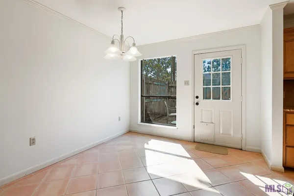 $1,550 | 956 Ridgepoint Court, Unit 15C, Baton Rouge, LA 70810