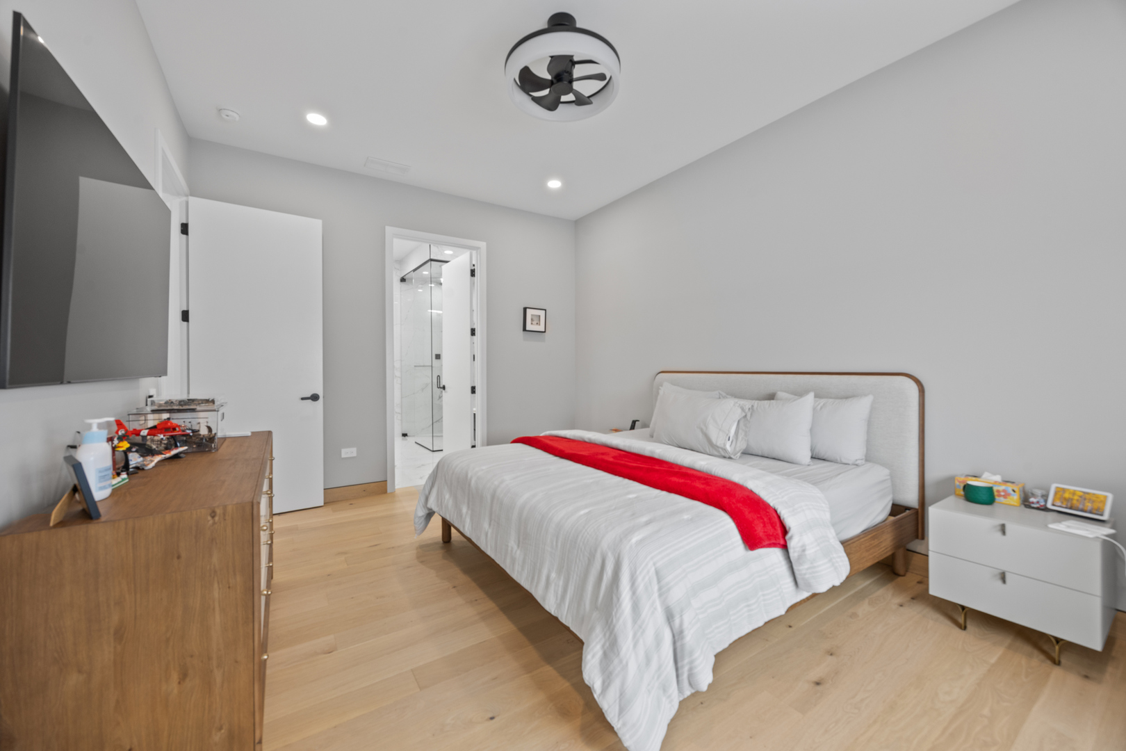 2024 West Irving Park Road, Unit 302 Chicago, IL 60618 - Photo 13 of 23