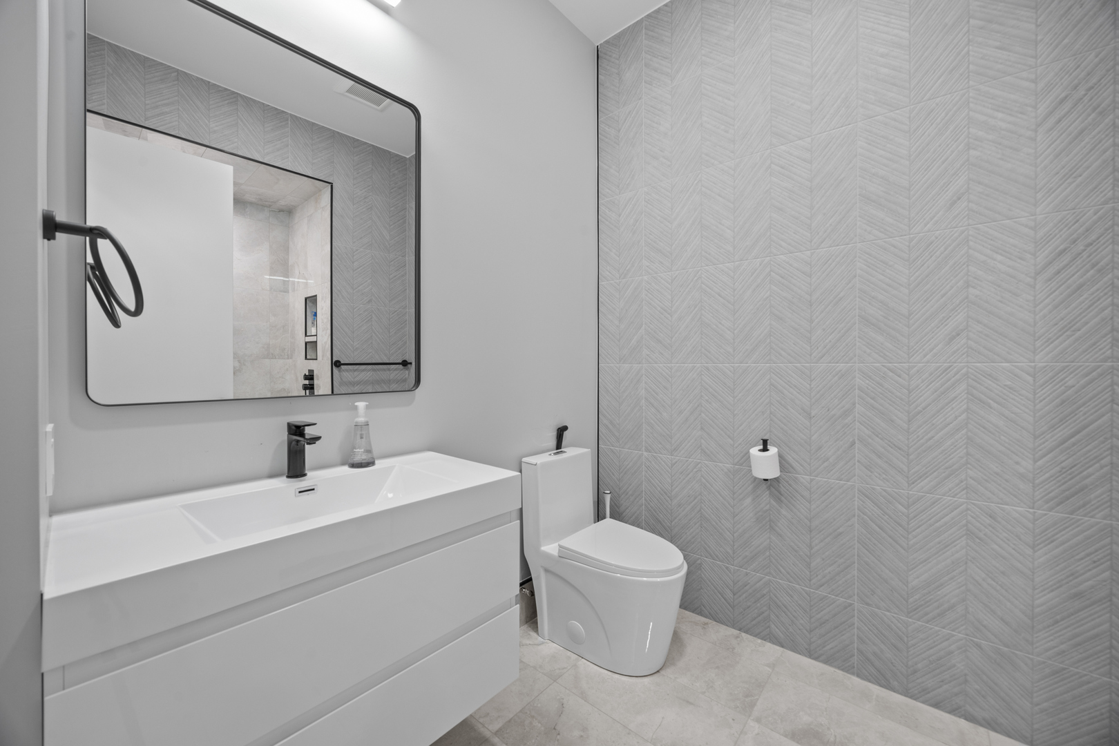 2024 West Irving Park Road, Unit 302 Chicago, IL 60618 - Photo 20 of 23