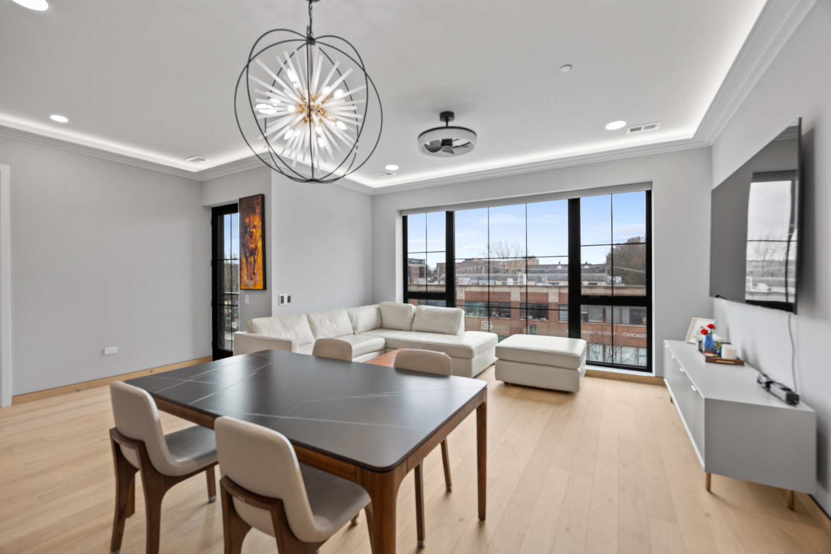 2024 West Irving Park Road, Unit 302 Chicago, IL 60618 - Photo 2 of 23