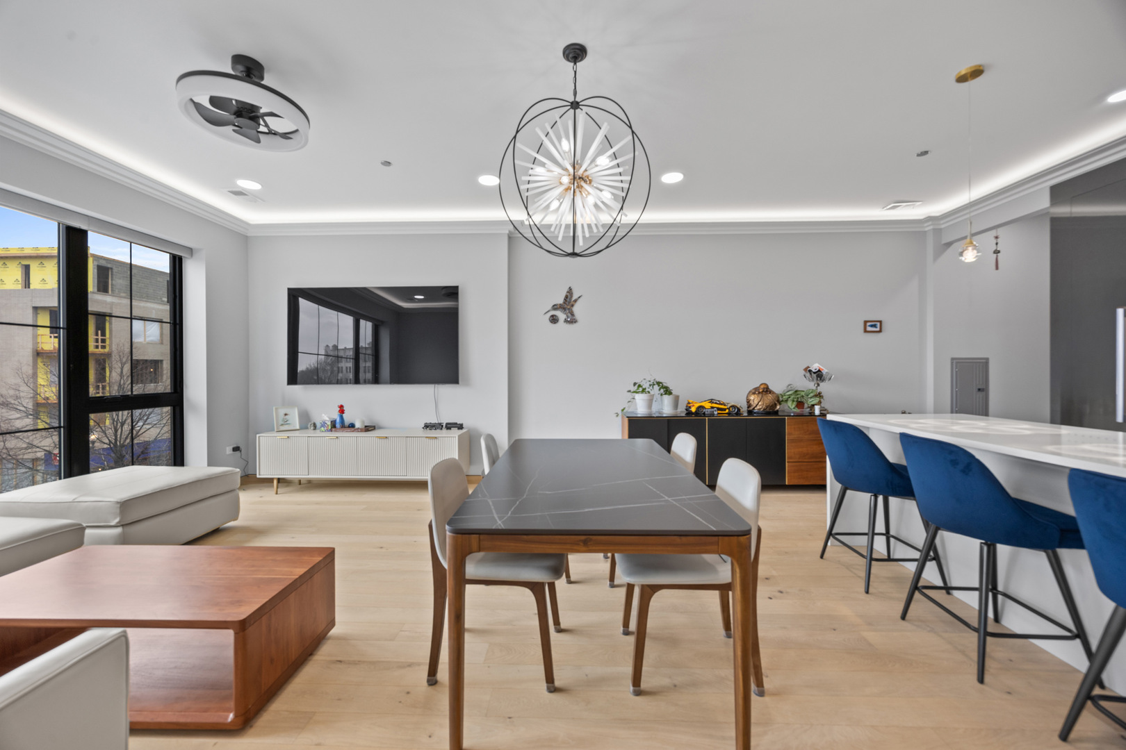 2024 West Irving Park Road, Unit 302 Chicago, IL 60618 - Photo 4 of 23