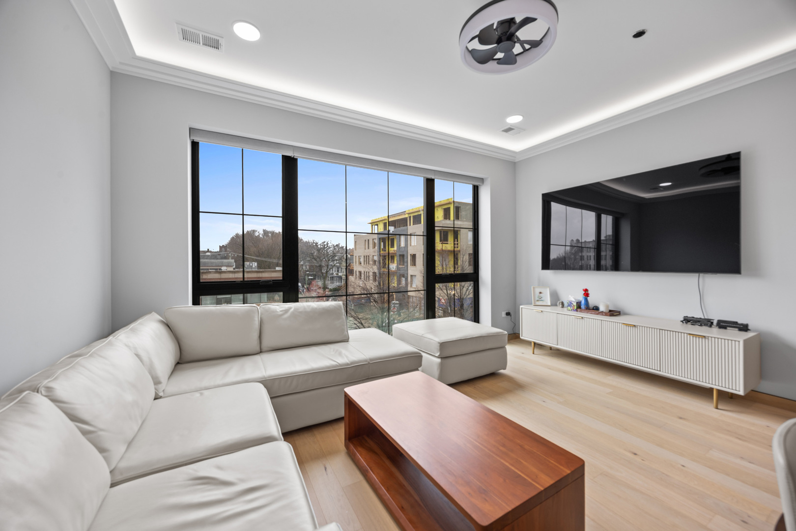 2024 West Irving Park Road, Unit 302 Chicago, IL 60618 - Photo 5 of 23