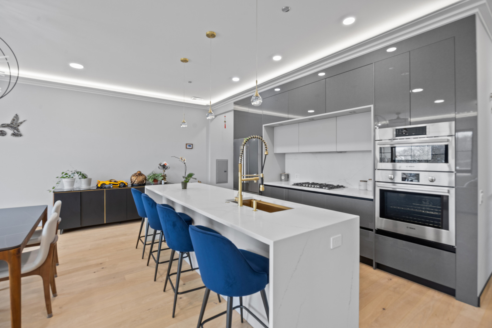 2024 West Irving Park Road, Unit 302 Chicago, IL 60618 - Photo 8 of 23