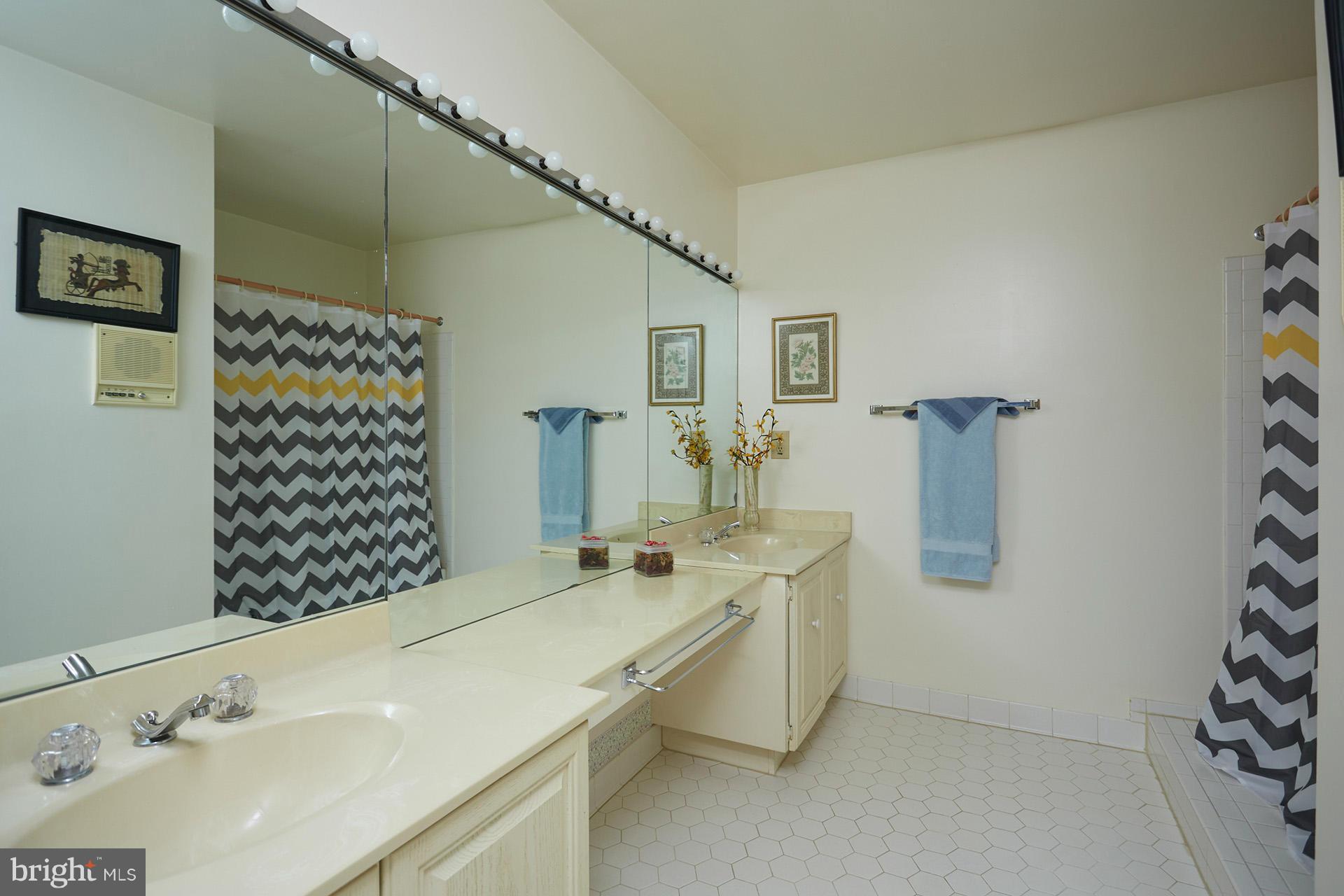 7901 Burdette Road Bethesda, MD 20817 - Photo 22 of 30 En-Suite Full Bath for 2nd Master