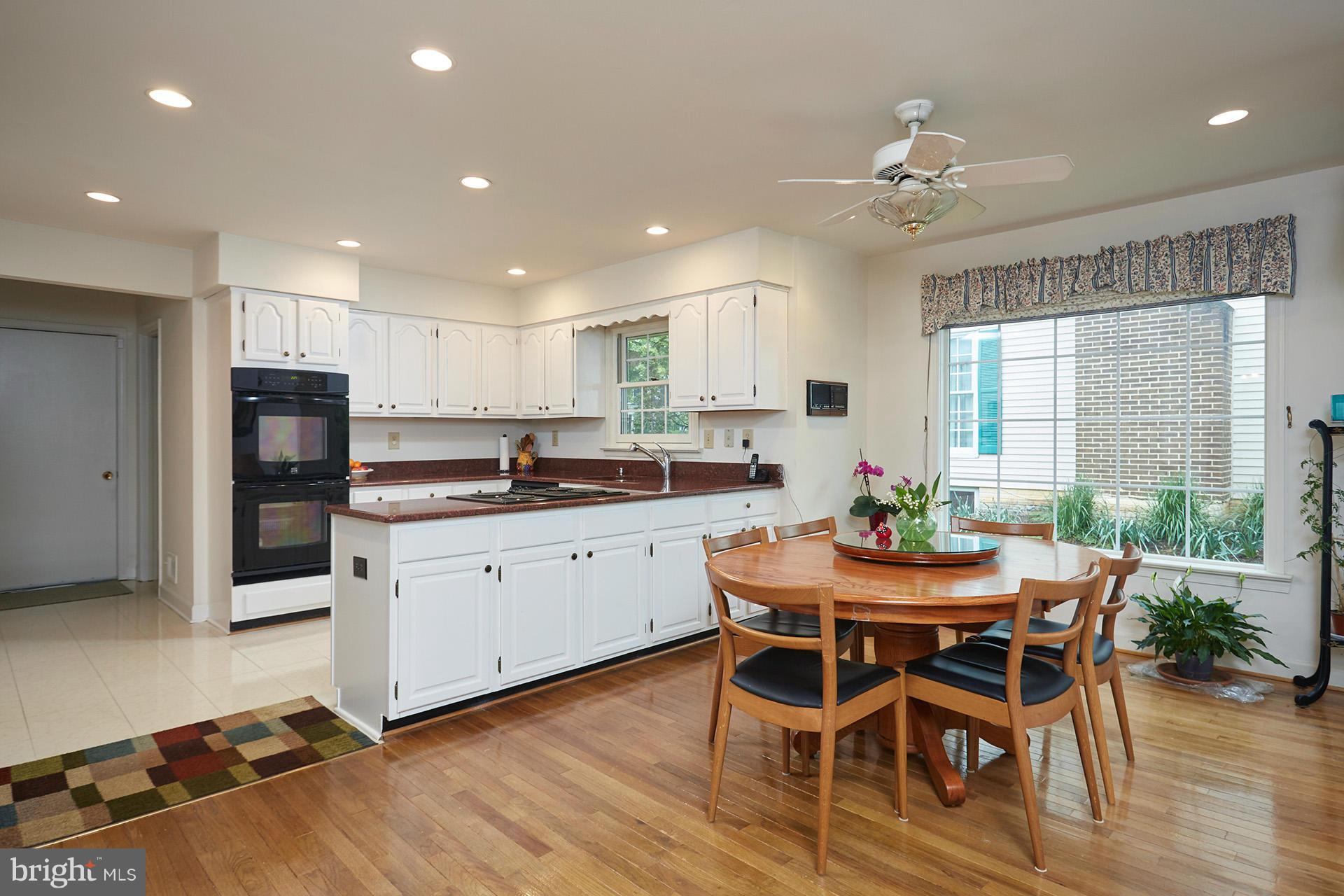 7901 Burdette Road Bethesda, MD 20817 - Photo 7 of 30 Kitchen with Breakfast Nook