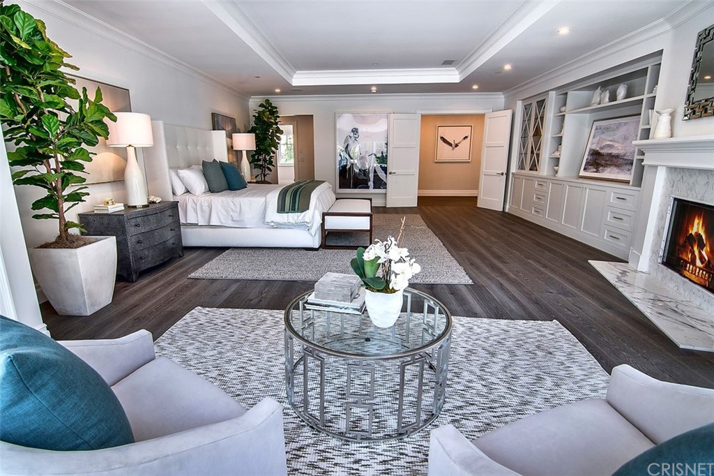 5546 Jed Smith Road Hidden Hills, CA 91302 - Photo 26 of 75 a living room with furniture and a couch