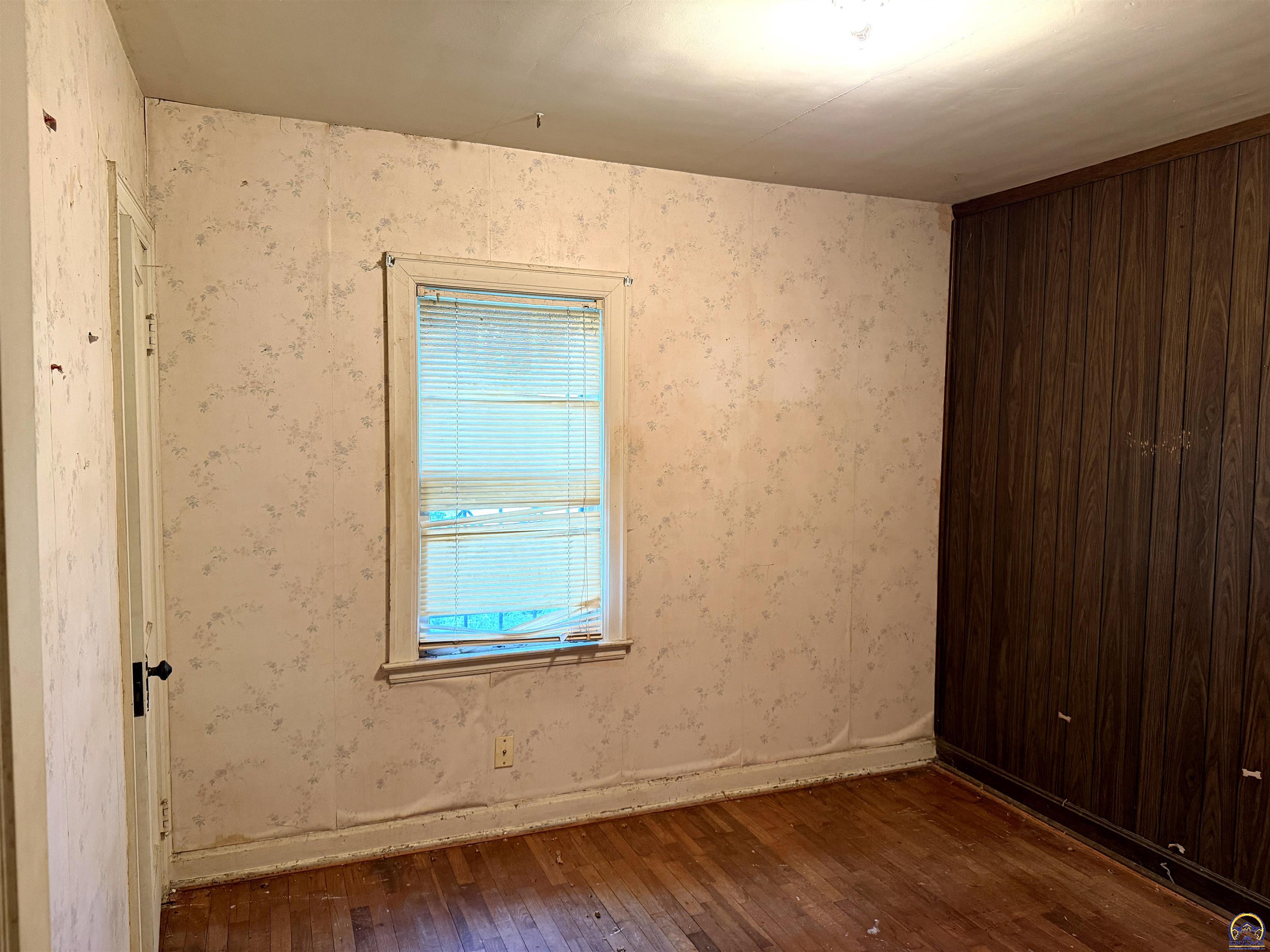 941 Southwest Webster Avenue Topeka, KS 66606 - Photo 9 of 14
