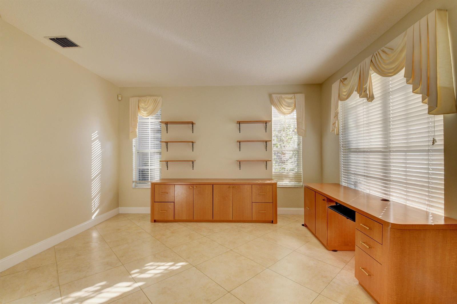 12920 Hyland Circle Boca Raton, FL 33428 - Photo 3 of 31 a large white tub sitting in a room next to a window