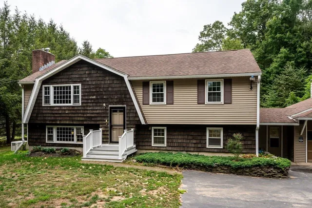 $635,000 | 140 Kingston Road, Exeter, NH 03833