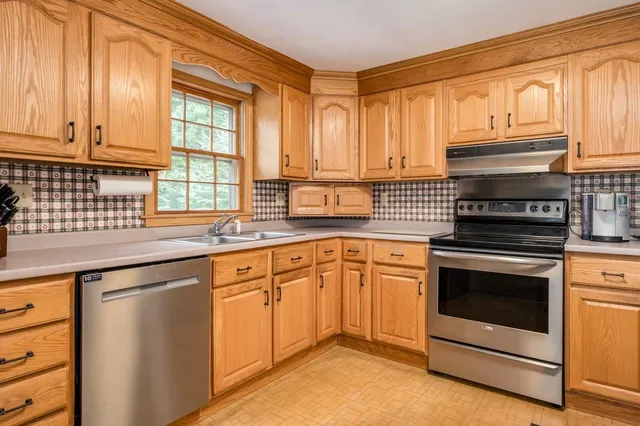 $635,000 | 140 Kingston Road, Exeter, NH 03833