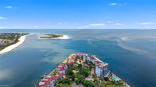 $899,000 | 523 La Peninsula Boulevard, Unit 523, Naples, FL 34113