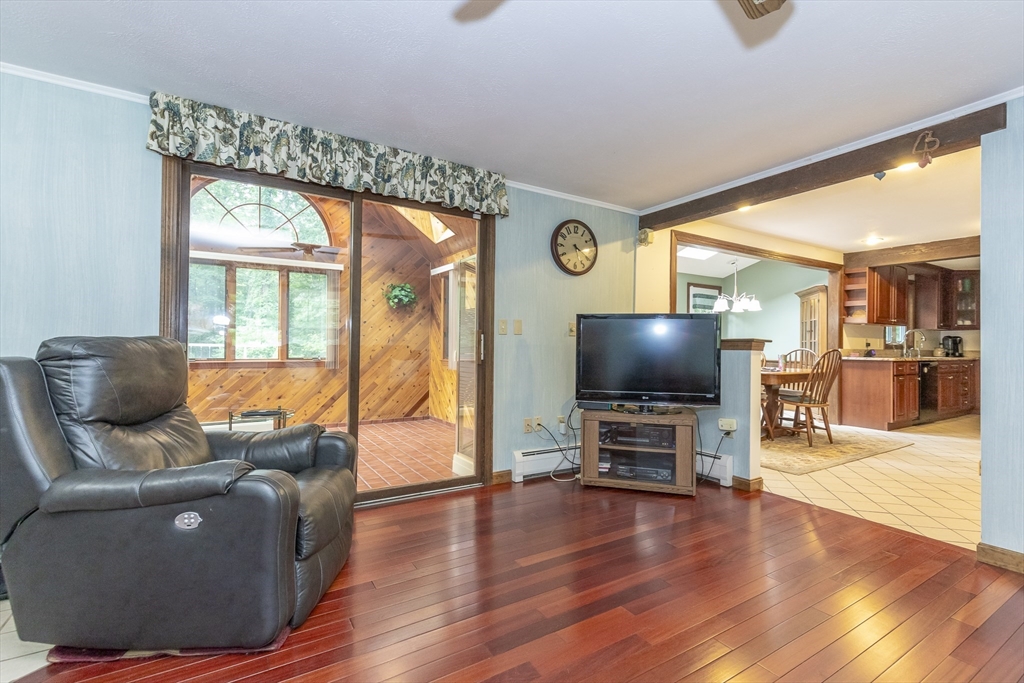 4 Hart Road Chelmsford, MA 01824 - Photo 13 of 37