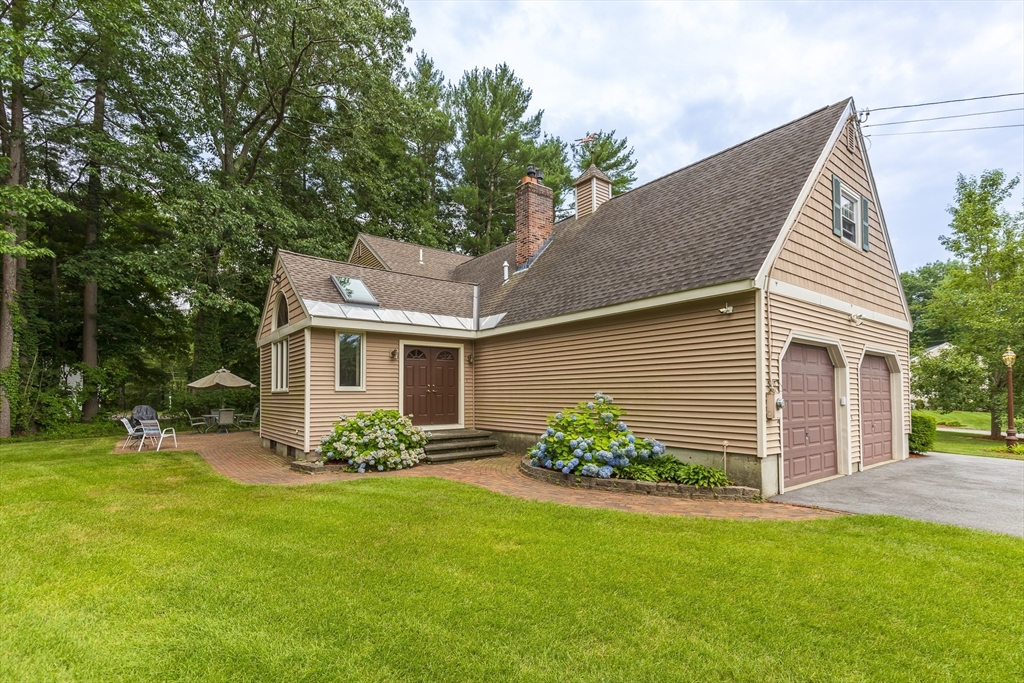 4 Hart Road Chelmsford, MA 01824 - Photo 3 of 37
