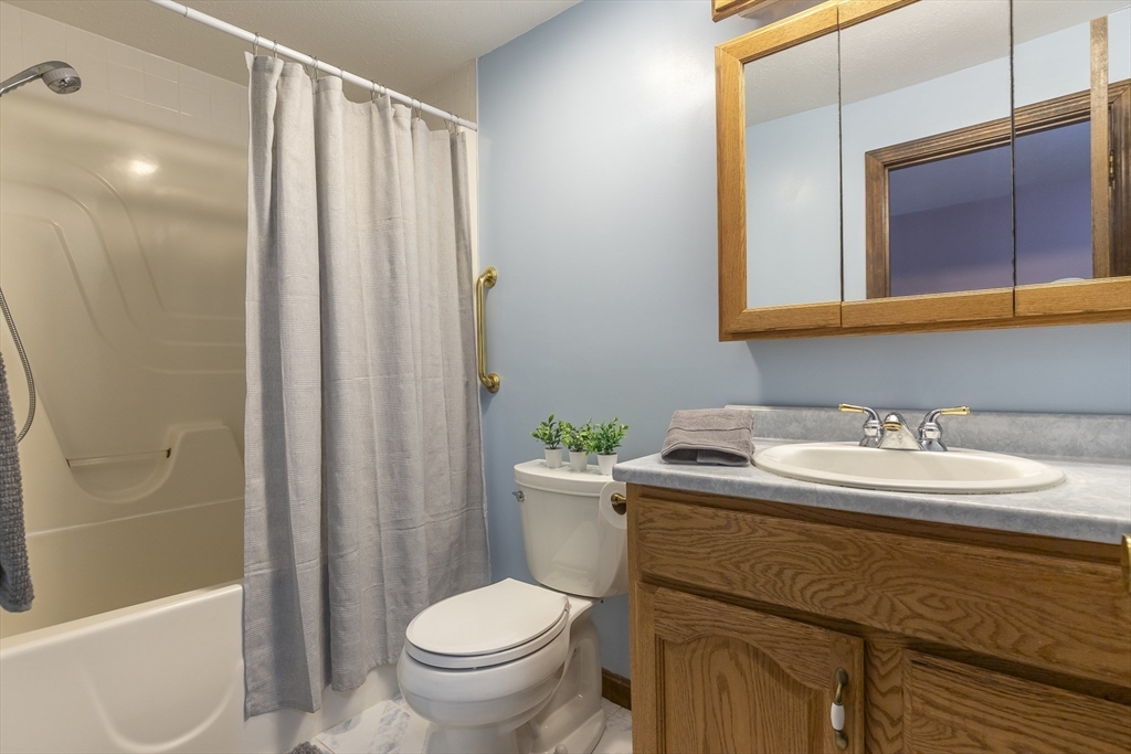 4 Hart Road Chelmsford, MA 01824 - Photo 32 of 37