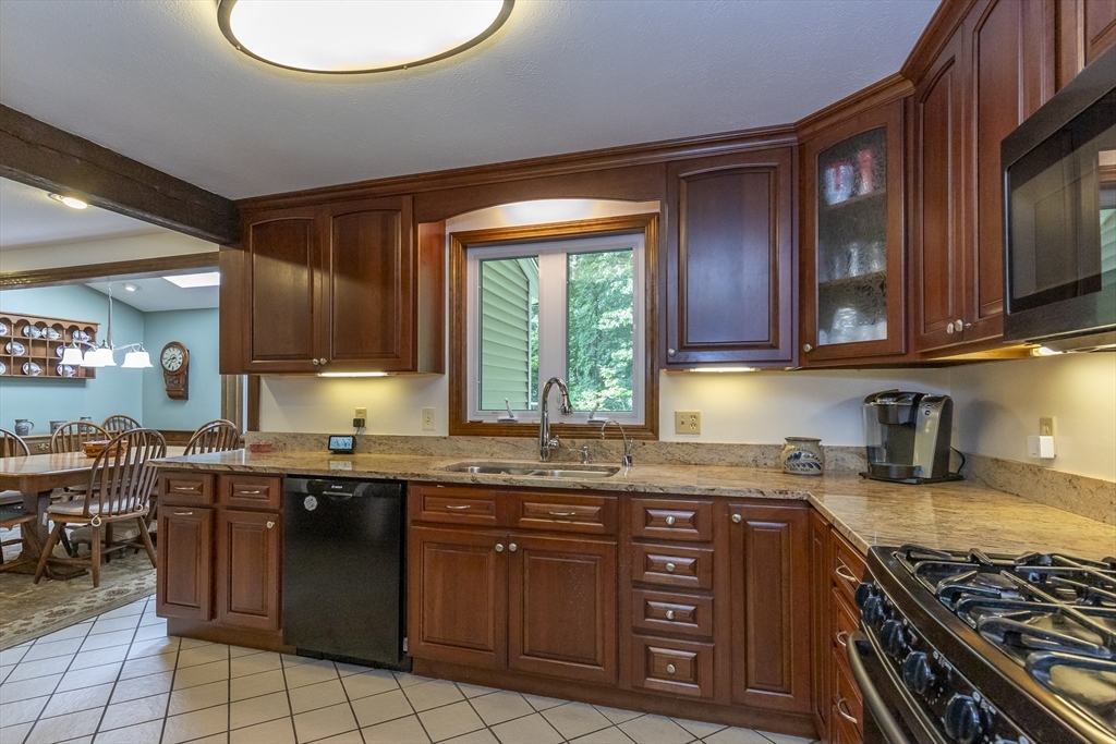 4 Hart Road Chelmsford, MA 01824 - Photo 6 of 37