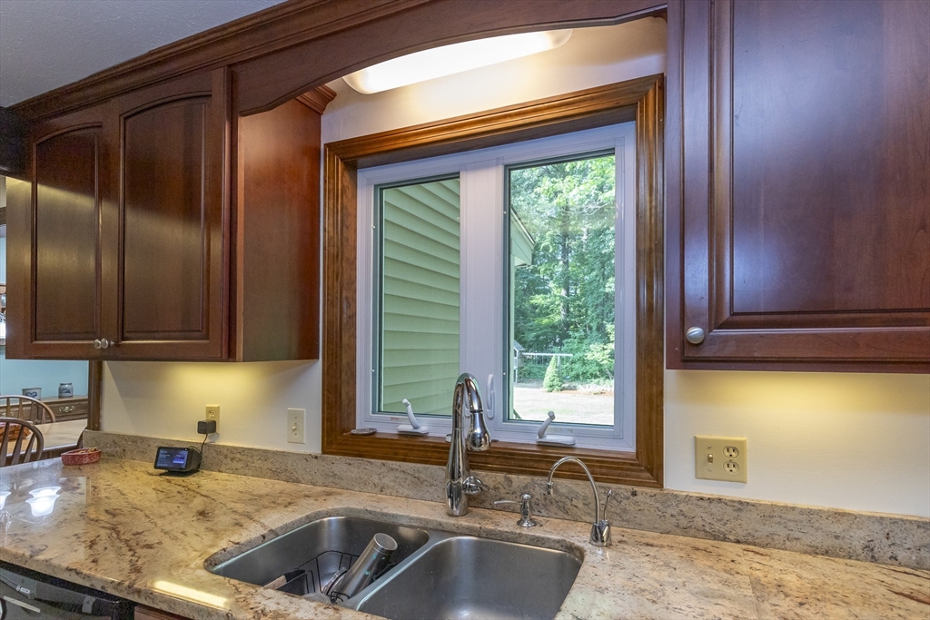 4 Hart Road Chelmsford, MA 01824 - Photo 7 of 37