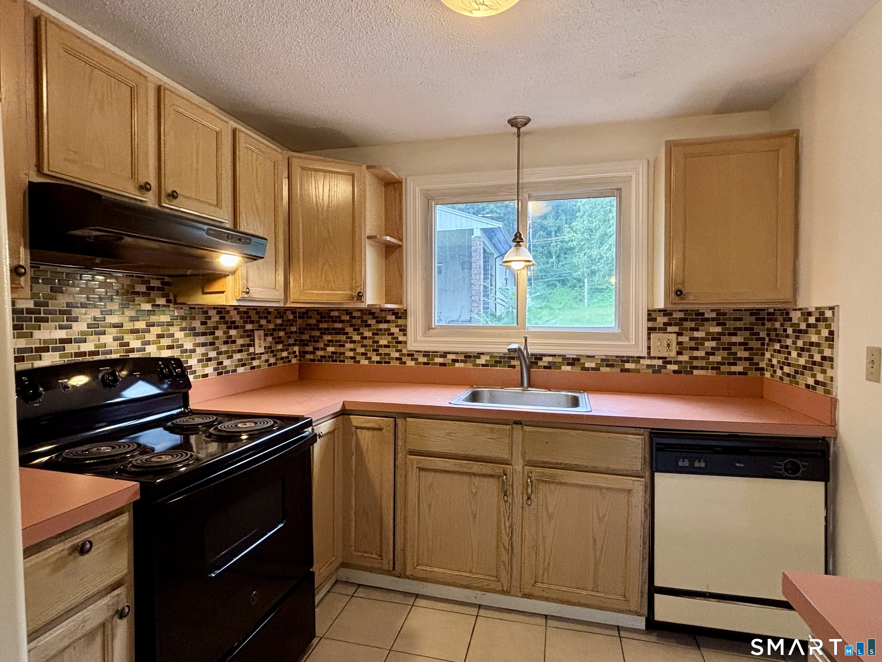 231 Boston Post Road, Unit 31 East Lyme, CT 06333 - Photo 4 of 23 Gallery Image 4