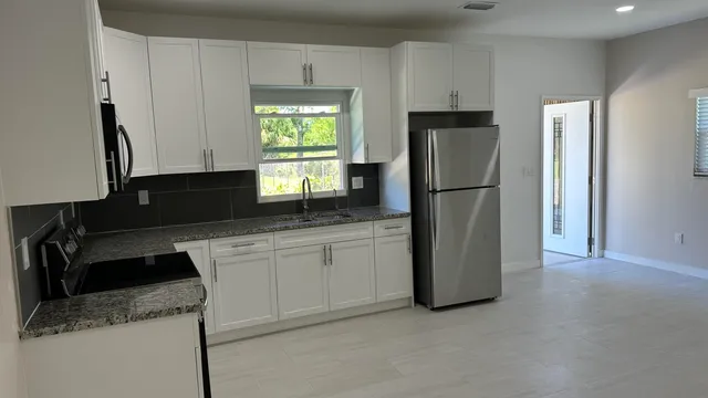 $1,800 | 17024 89th Place North, Unit C, Loxahatchee, FL 33470