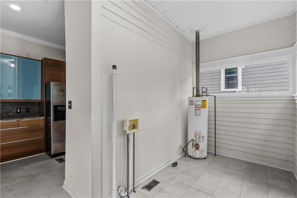 1440 Everhart Street Southwest Atlanta, GA 30310 - Photo 16 of 27 a view of an empty room