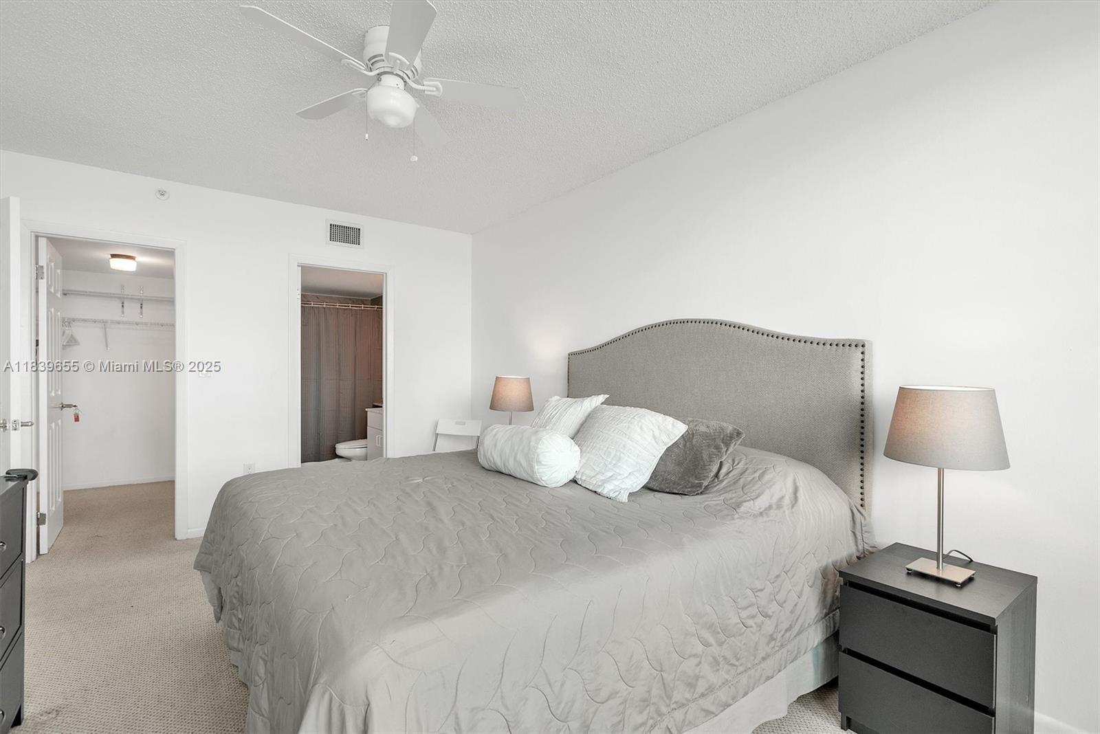 Brickell Miami, FL 33131 - Photo 19 of 32 a bedroom with a bed and a lamp