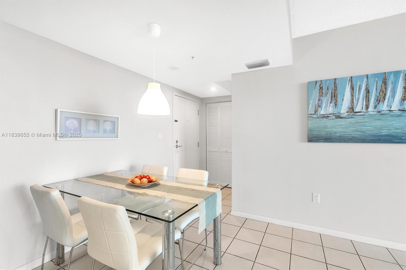 Brickell Miami, FL 33131 - Photo 6 of 32 a view of a dining room with furniture