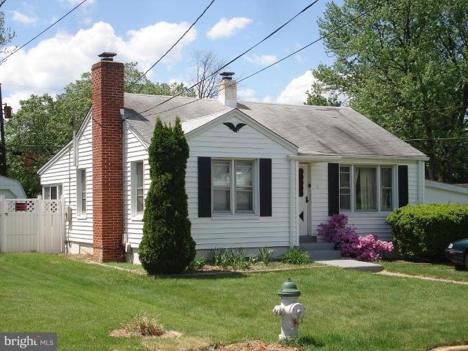 6 Mills Road Gaithersburg, MD 20877 - Photo 2 of 28 GREAT STARTER 3BEDROOM/2BATH*SUNROOM ADDITION*NICE