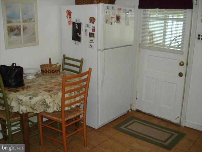 6 Mills Road Gaithersburg, MD 20877 - Photo 12 of 28 SPACIOUS EAT-IN KITCHEN to SERVE YOUR FAMILY !