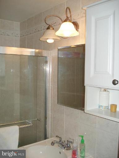 6 Mills Road Gaithersburg, MD 20877 - Photo 14 of 28 GLEAMING CERAMICS * PEDESTAL WASH-BASIN...NICE !