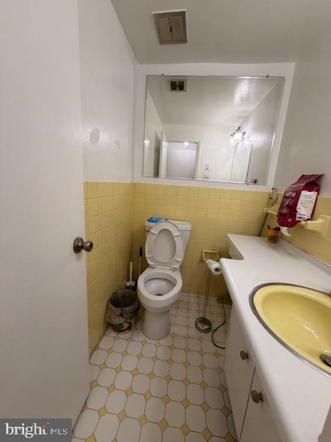 810 Kendrick Street Philadelphia, PA 19111 - Photo 30 of 45 a bathroom with a toilet and a sink