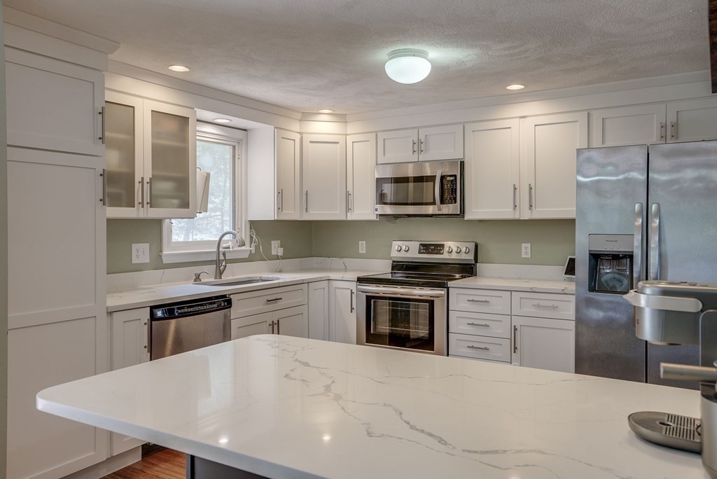 7 Briarwood Road Woburn, MA 01801 - Photo 2 of 20
