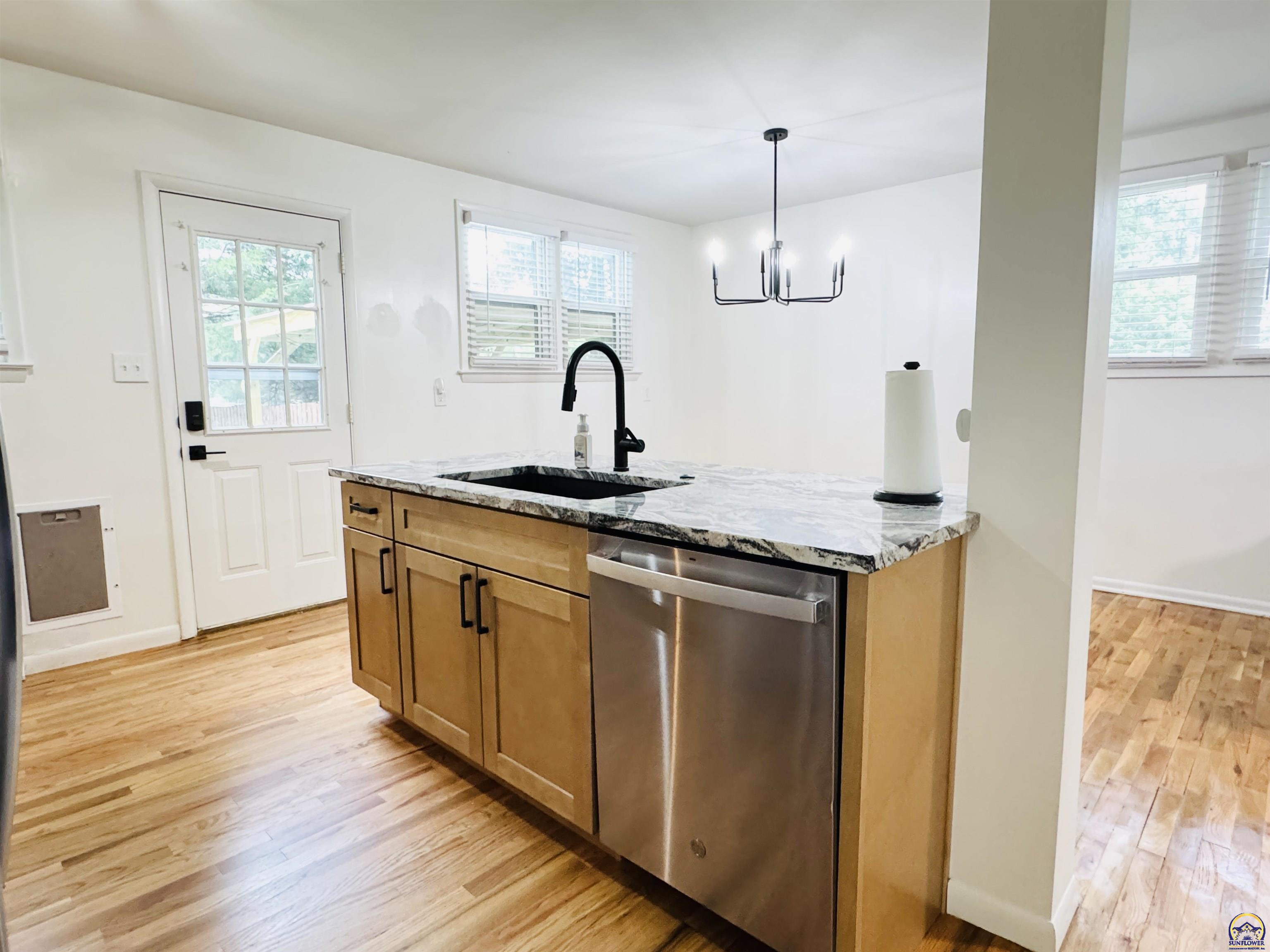 320 Northeast 58th Street Topeka, KS 66617 - Photo 13 of 49