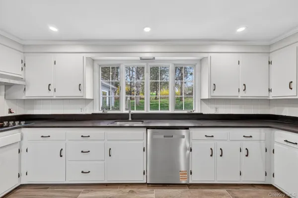 $599,000 | 4 Scenic Drive, Poughkeepsie, NY 12603