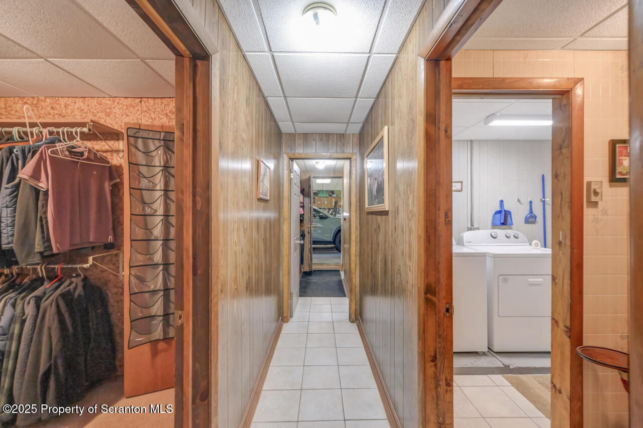 143 Beech Road Moscow, PA 18444 - Photo 59 of 89 a view of a hallway