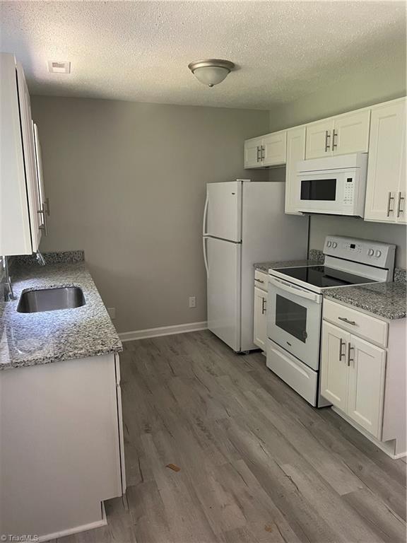 3010 Ingleside Drive High Point, NC 27265 - Photo 3 of 6 Kitchen w/ Granite Countertop