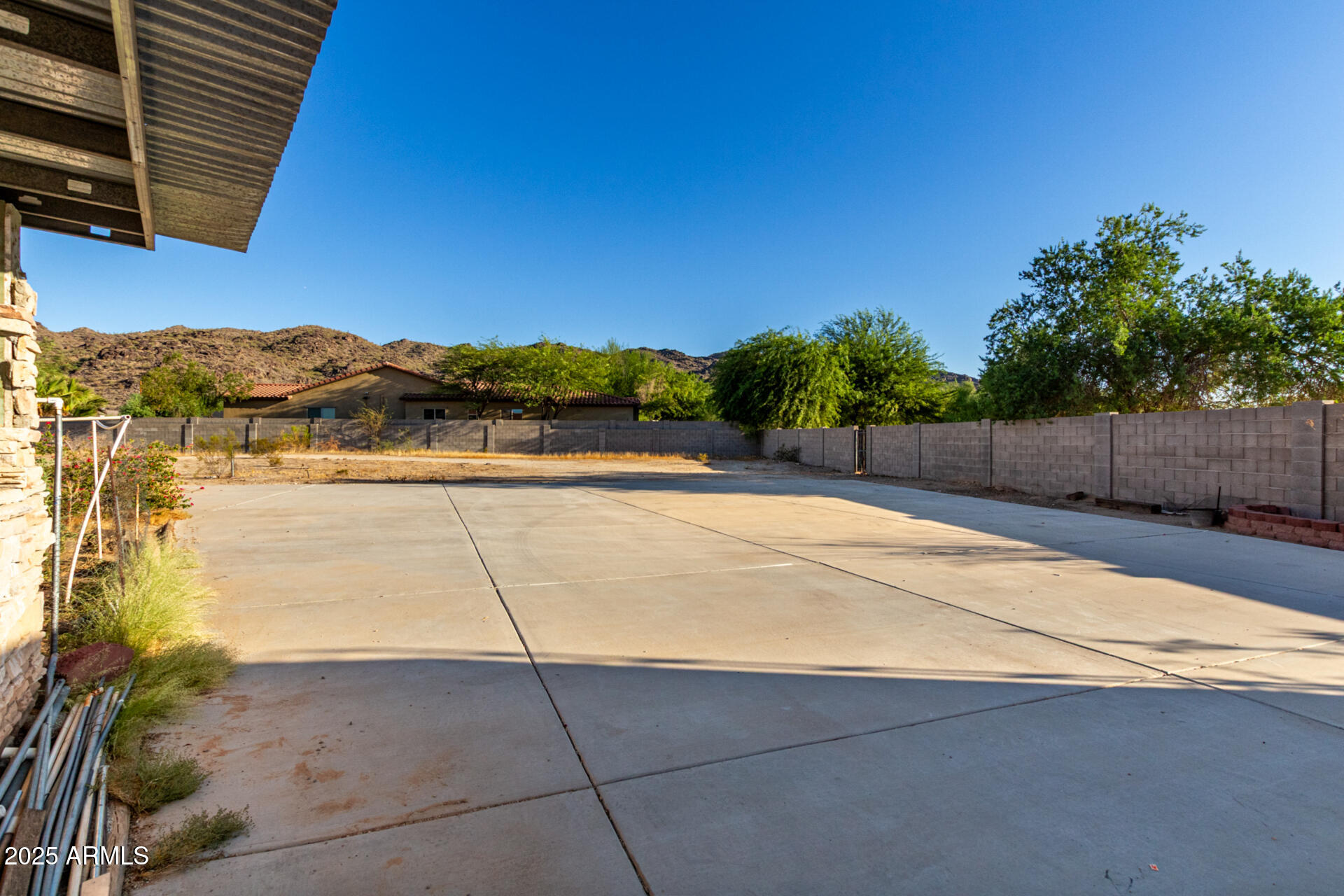 8828 South 16th Street Phoenix, AZ 85042 - Photo 12 of 63 a view of yard and ocean view