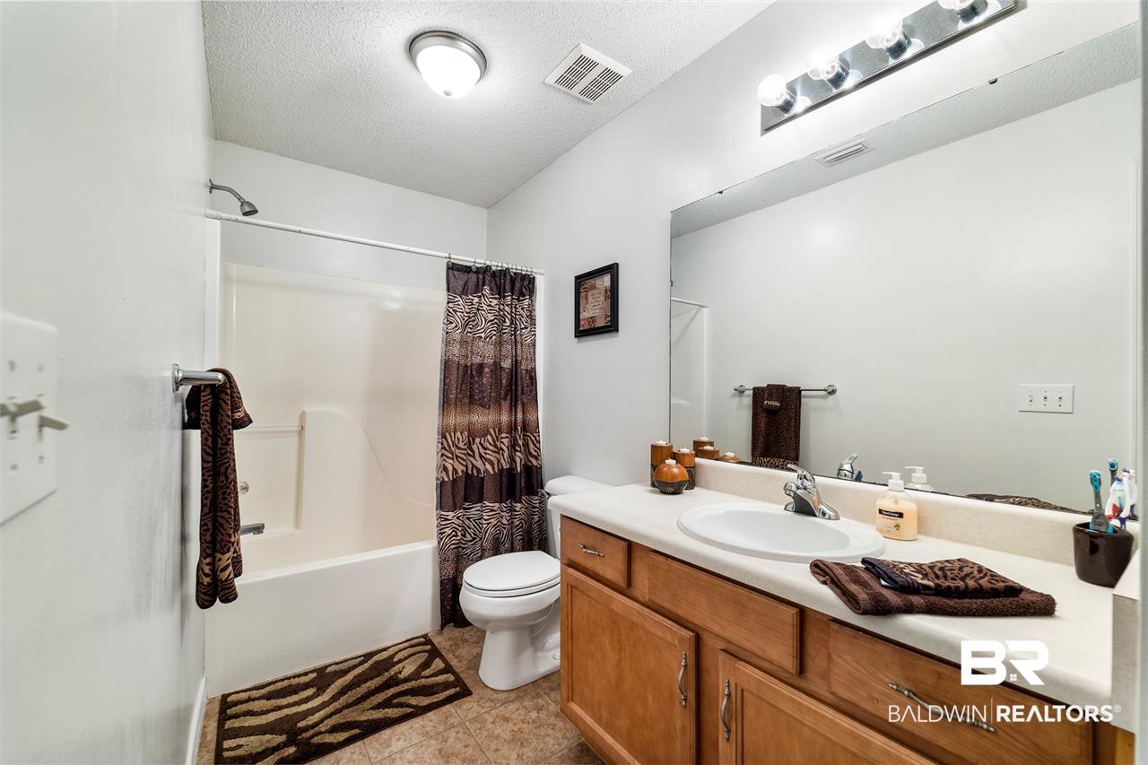507 Meadow Lane Foley, AL 36535 - Photo 11 of 19 Bathroom 2