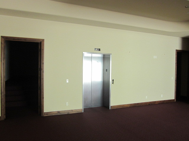 6600 East Doubletree Ranch Road Paradise Valley, AZ 85253 - Photo 36 of 42 a view of an empty room and window
