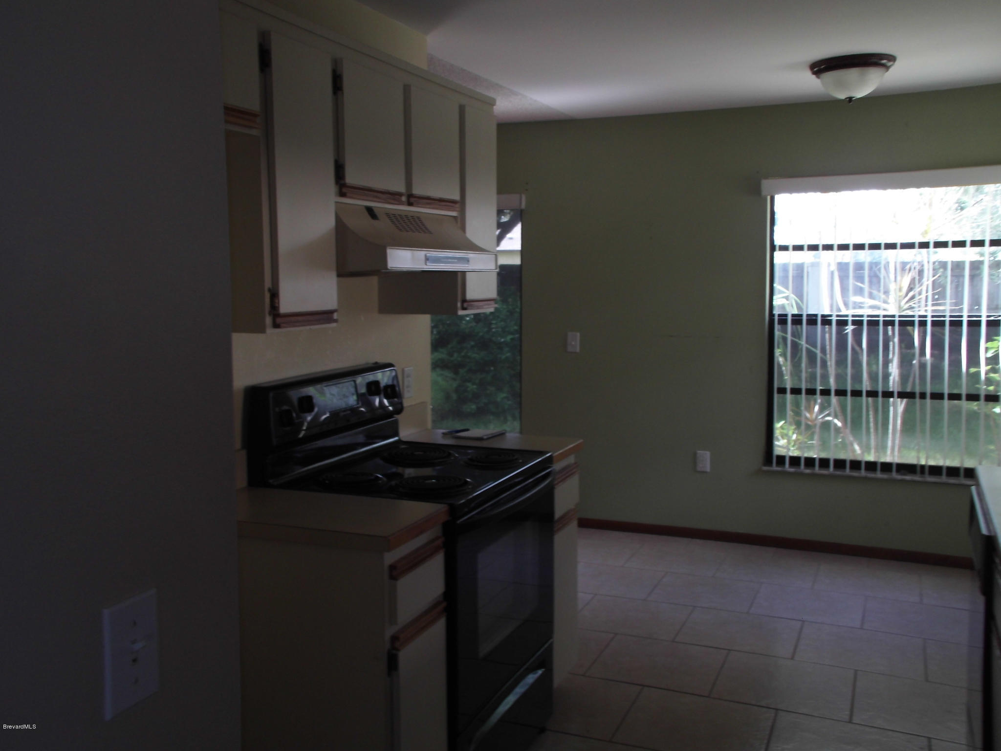 1616 Clover Circle Melbourne, FL 32935 - Photo 5 of 20 Kitchen