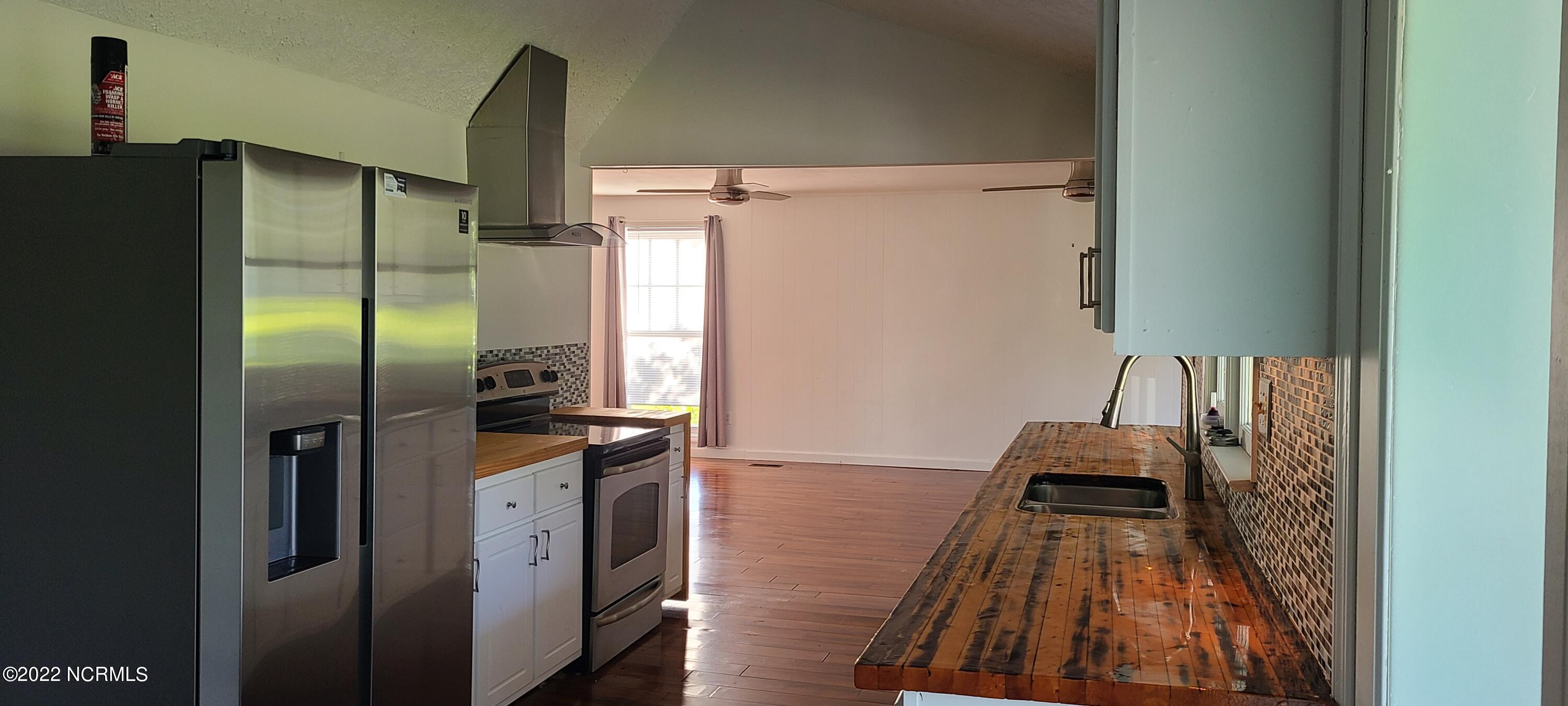 406 Austin Road Beaufort, NC 28516 - Photo 4 of 16 New Appliances