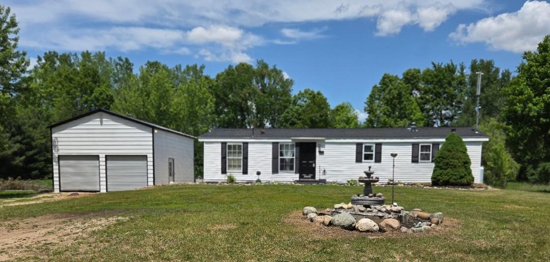 475 Tyler Road Wayland, MI 49348 - Photo 1 of 40