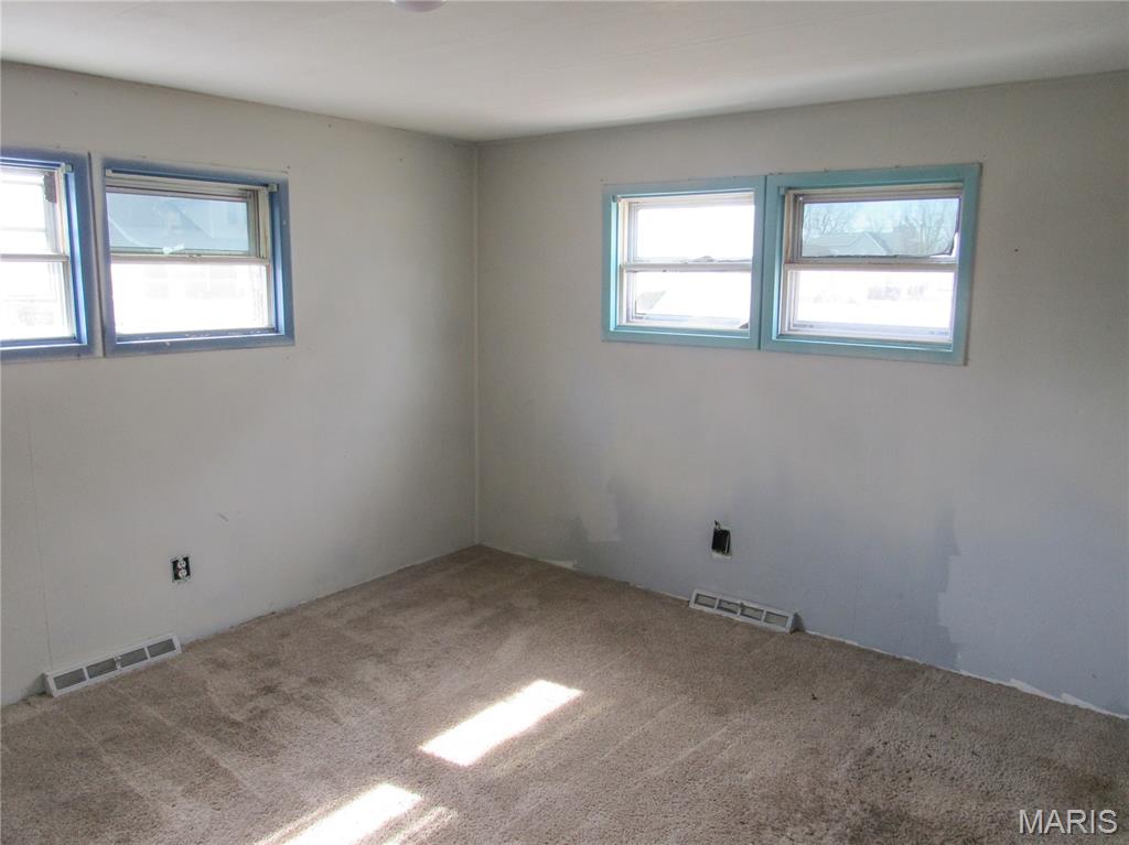 209 West 2nd S Street Mount Olive, IL 62069 - Photo 7 of 14