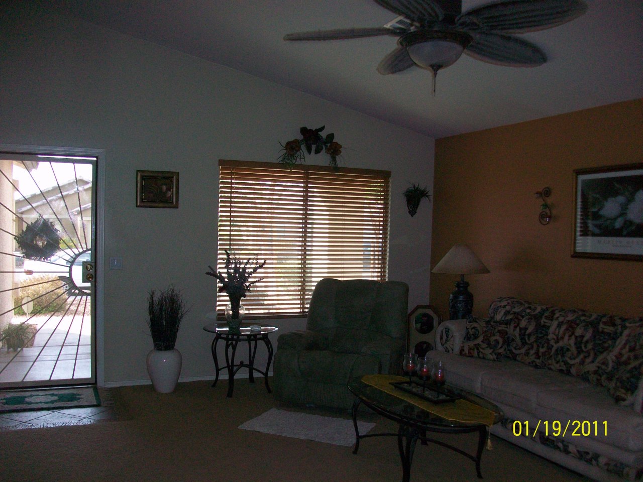 14864 West Hearn Road Surprise, AZ 85379 - Photo 6 of 32 living room