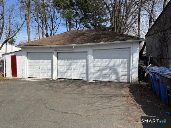 $2,050 | 1694 Broad Street, Unit 2, Hartford, CT 06106