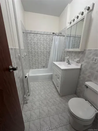 $2,500 | 1939 Gates Avenue | Ridgewood