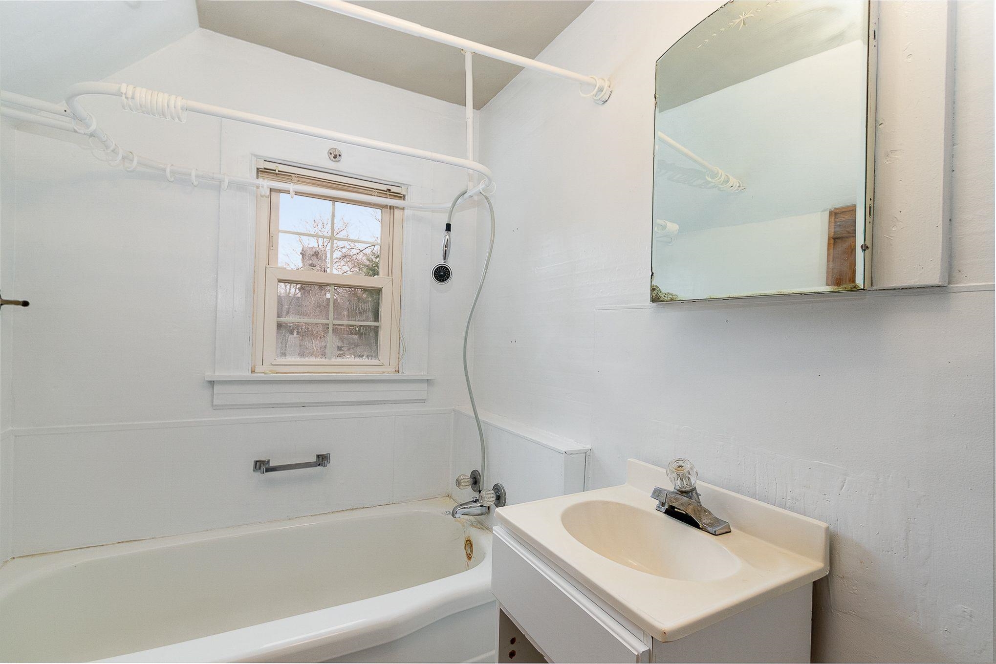 129 Rockingham Avenue Alma, MI 48801 - Photo 18 of 24 1898105-17.JPG