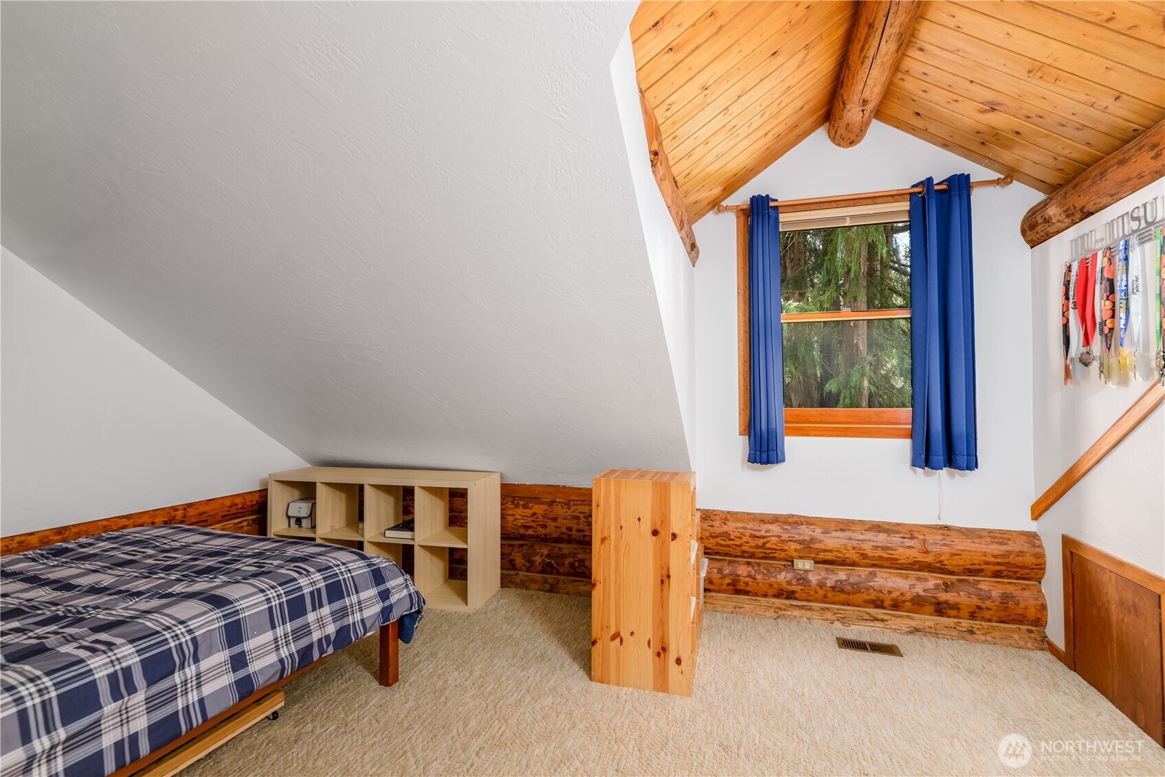 193 Snowberry Lane Sequim, WA 98382 - Photo 24 of 40 a bedroom with a bed and a window