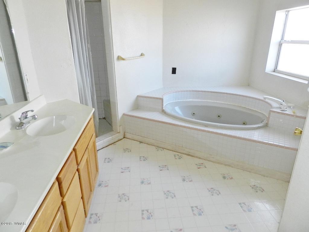 1531 Hunsaker Road Holbrook, AZ 86025 - Photo 11 of 23